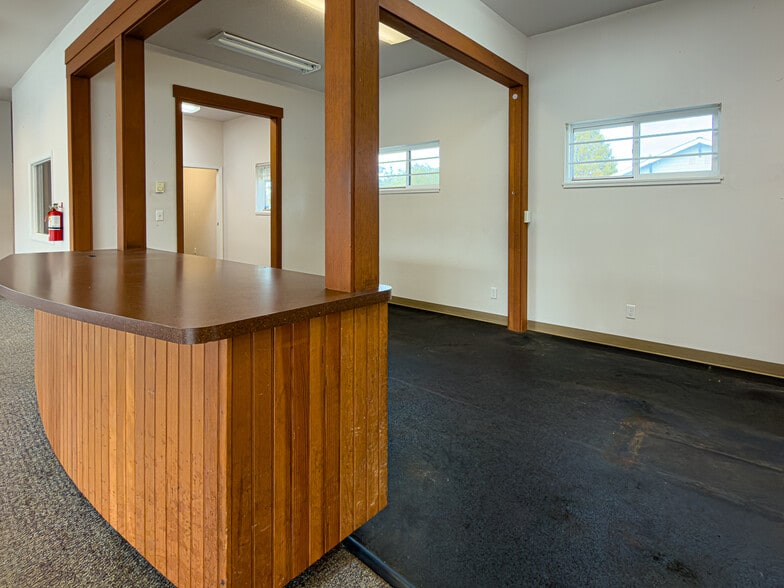 More Photos Of 805 US-101, Bandon General Retail For Sale