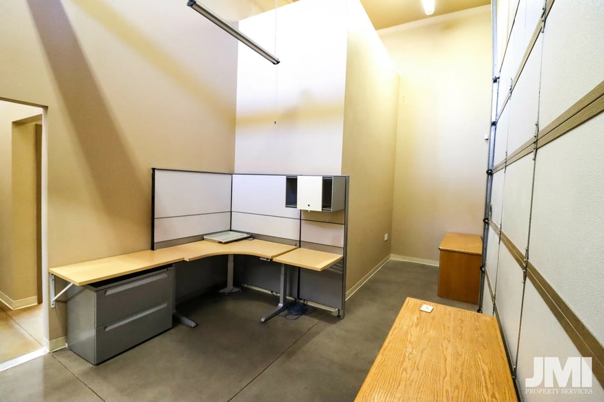 More Photos Of 795 E Factory Dr, St George Flex For Lease