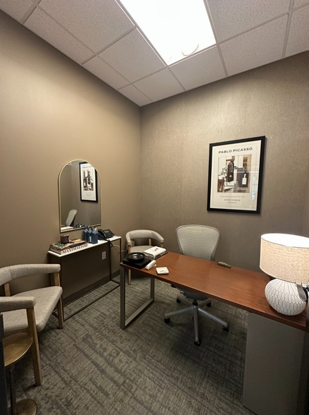 More Photos Of 3801-3805 Brownsboro Rd, Louisville Restaurant For Lease