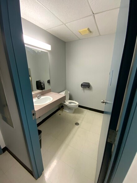 More Photos Of 2908 2nd Ave SE, Calgary Warehouse For Lease