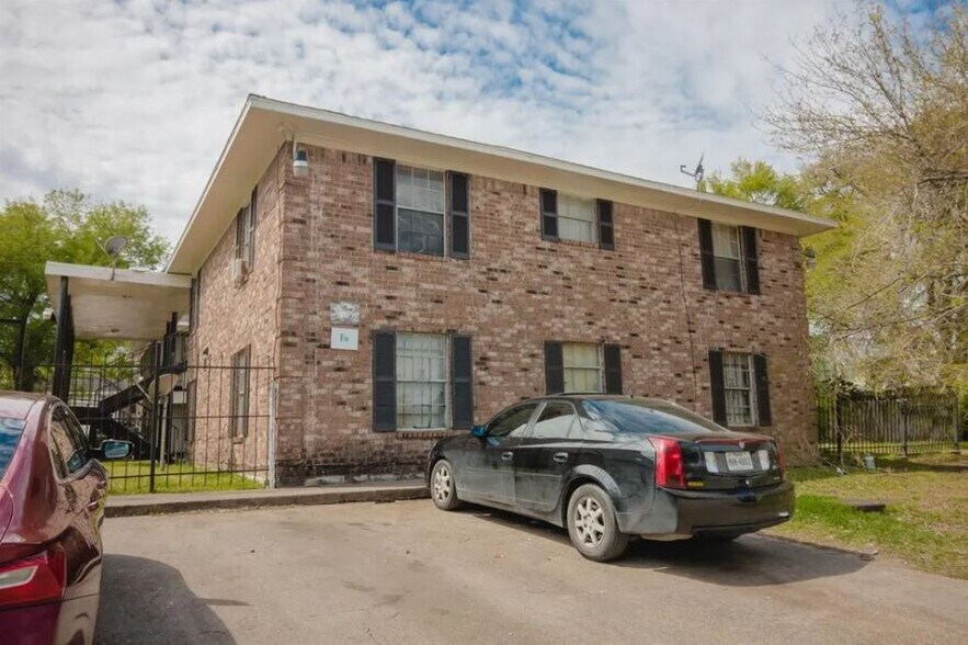 More Photos Of 8100 Leonora St, Houston Apartments For Sale
