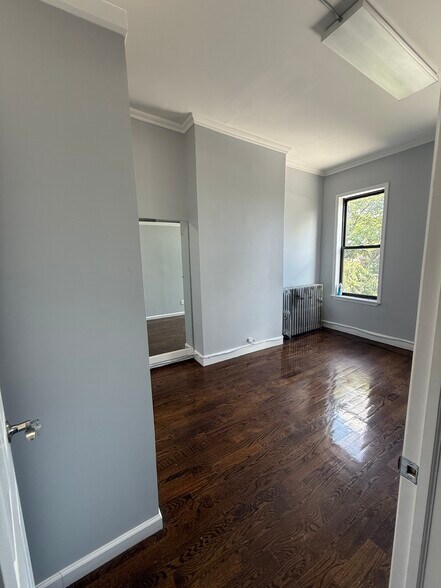 More Photos Of 9206 Jamaica Ave, Woodhaven Storefront For Lease