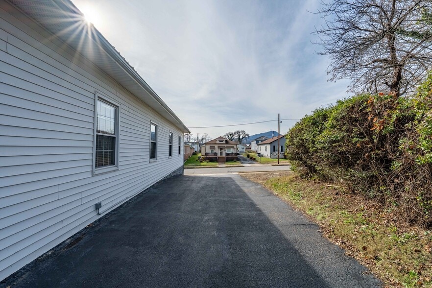 More Photos Of 1025 Maple St, Kingsport Religious Facility For Sale