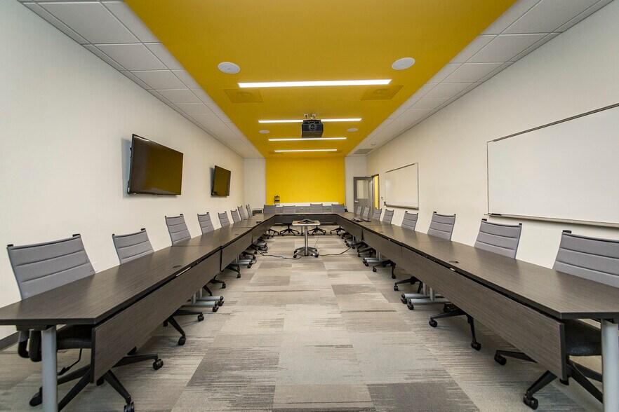 More Photos Of 208 E Kiehl Ave, North Little Rock Office For Sale