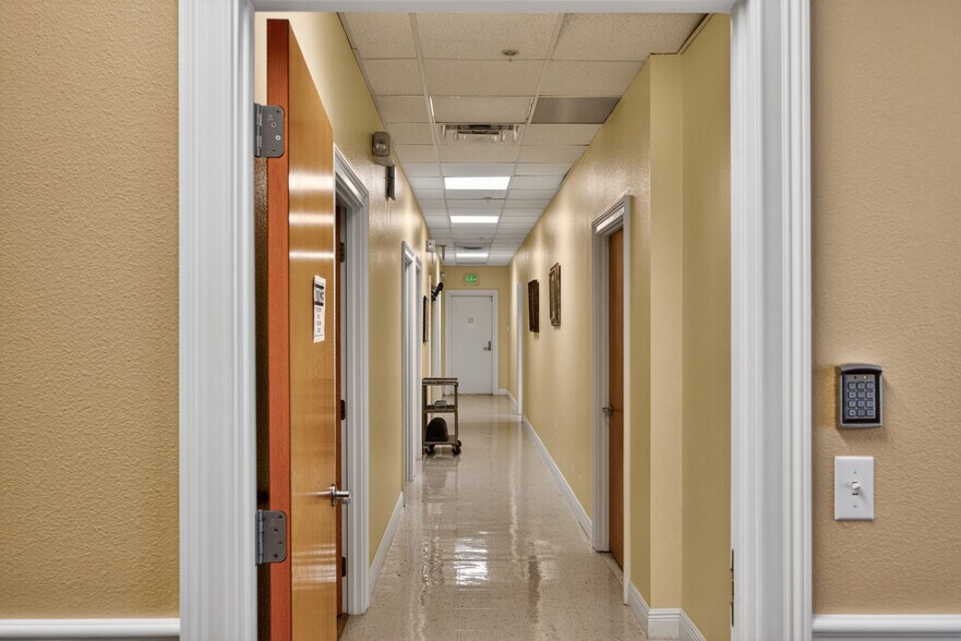 More Photos Of 733 & 737 County Road 466, Lady Lake Medical For Sale