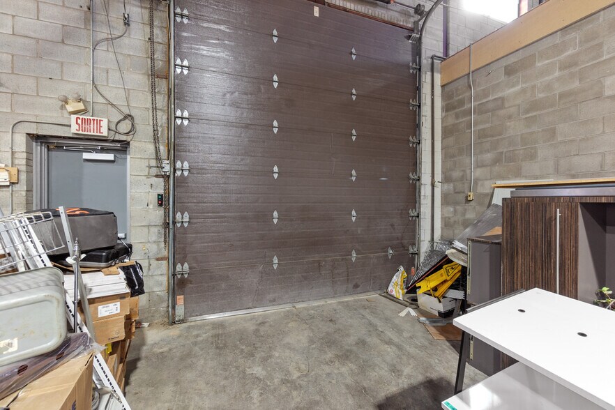 More Photos Of 9170 Boul Maurice-Duplessis, Montréal Warehouse For Lease