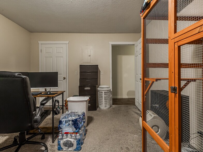 More Photos Of 940 N Ross Ave, Dewey Multifamily For Sale