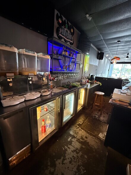 More Photos Of 1155 N Washington Blvd, Sarasota Storefront Retail Office For Lease