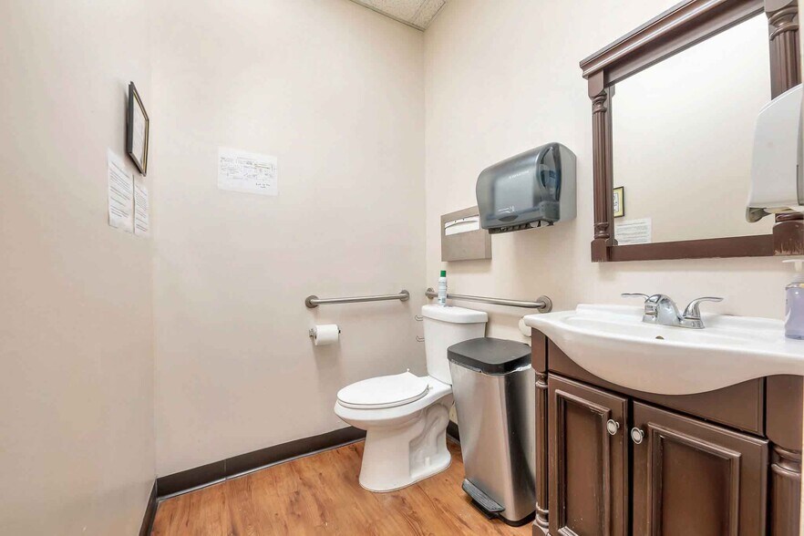 More Photos Of 241 W Olive Ave, Burbank Medical For Lease