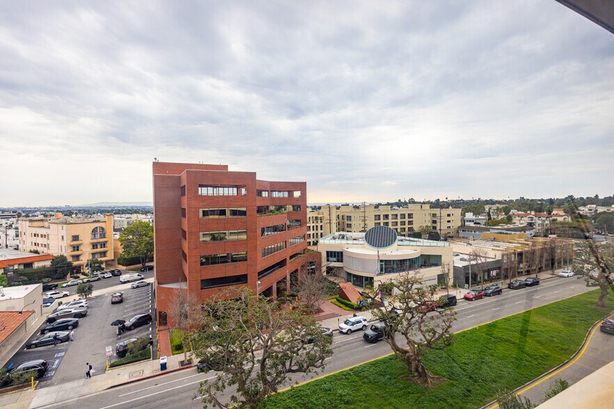 More Photos Of 11777 San Vicente Blvd, Los Angeles Office For Lease