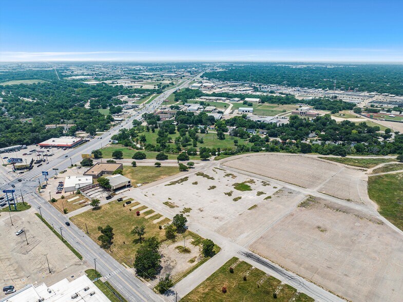 More Photos Of 910 S Valley Mills Dr, Waco Land For Sale