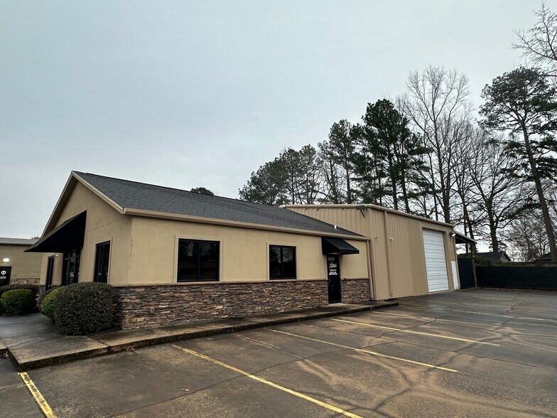 More Photos Of 3007 Corporate Ctr, Bryant Light Distribution For Sale