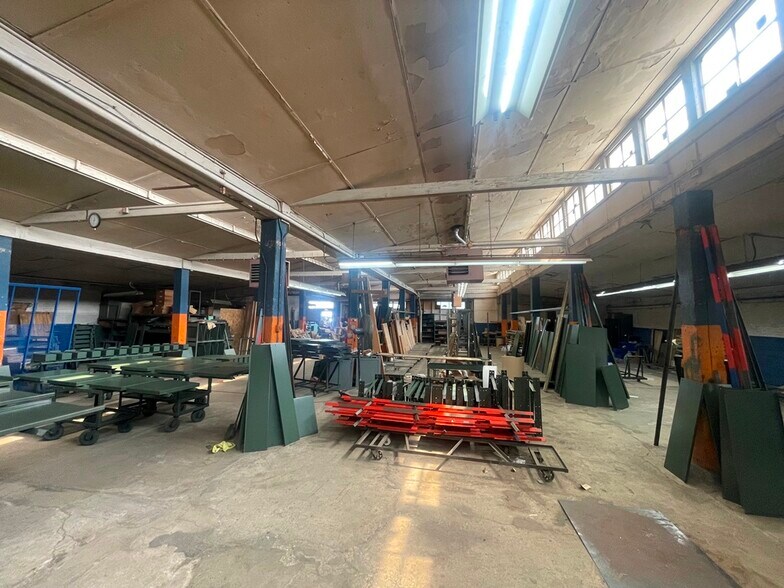 More Photos Of 5504 N Northwest Hwy, Chicago Manufacturing For Sale