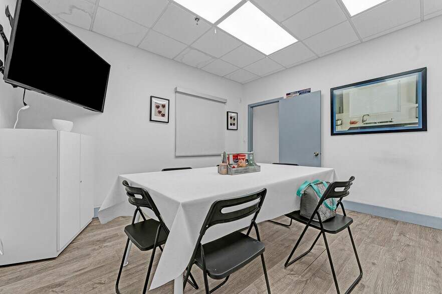More Photos Of 6850 NW 74th St, Medley Warehouse For Sale