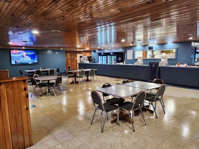More Photos Of 181 Waterville Rd, Belfast Restaurant For Lease