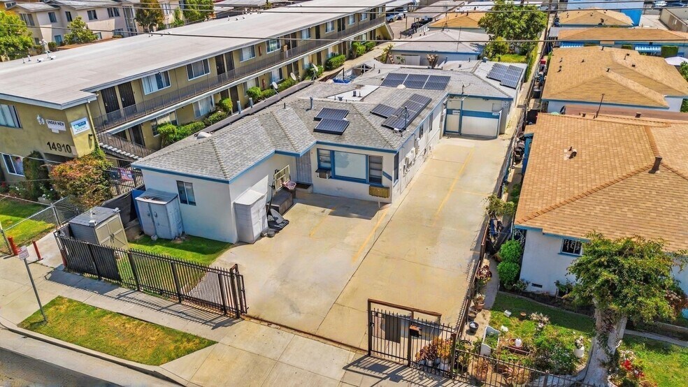 Primary Photo Of 14916-14920 Chadron Ave, Gardena Apartments For Sale