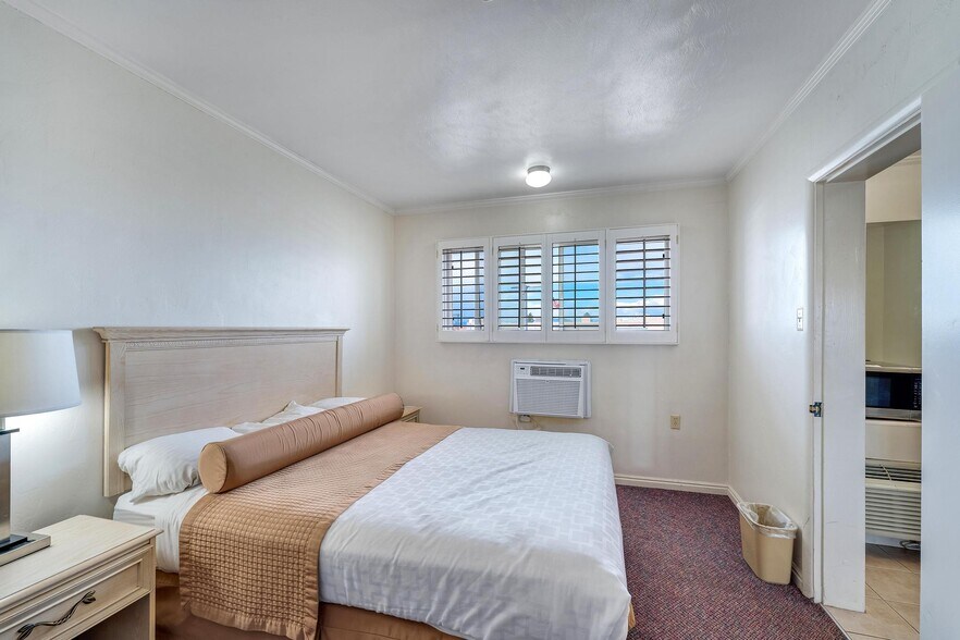 More Photos Of 423 W Main St, Vernal Hotel For Sale