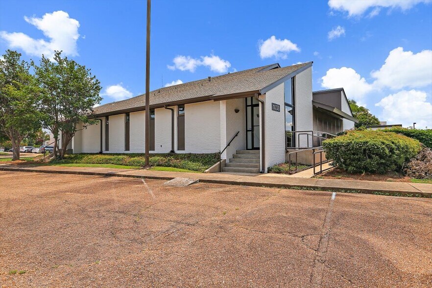 More Photos Of 1038 River Oaks Dr, Flowood Medical For Lease