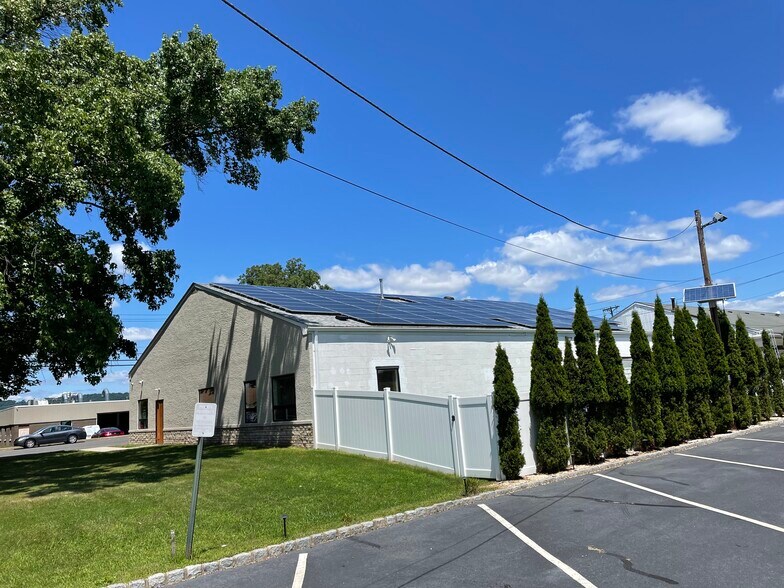 More Photos Of 100 Blackford Ave, Middlesex Manufacturing For Lease