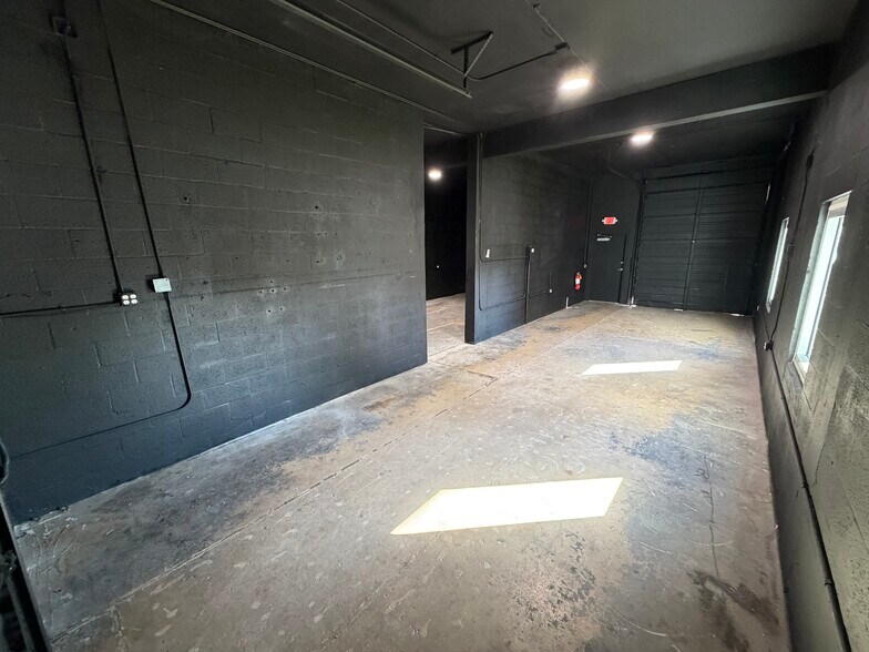 More Photos Of 610 N G St, Lake Worth Unknown For Lease