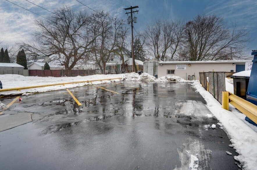 More Photos Of 3011 Pine Ave, Niagara Falls Restaurant For Sale