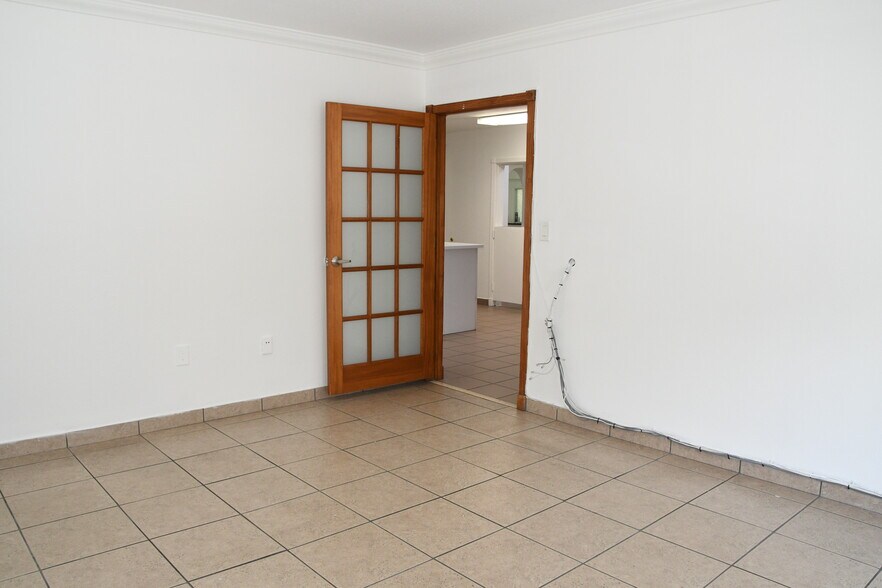 More Photos Of 1920 SW 22nd St, Miami Medical For Lease