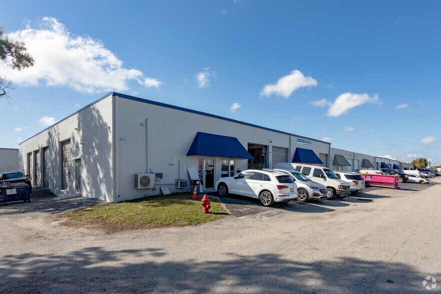 More Photos Of 710-716 NW 57th St, Fort Lauderdale Unknown For Lease