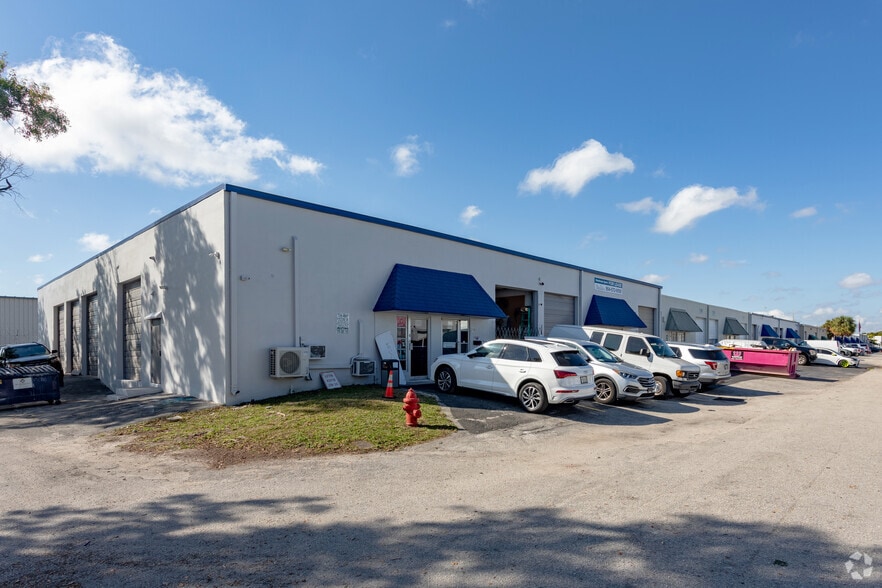 More Photos Of 710-716 NW 57th St, Fort Lauderdale Unknown For Lease
