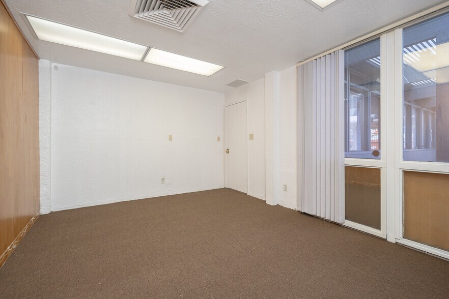 More Photos Of 11747 N 19th Ave, Phoenix Office For Sale