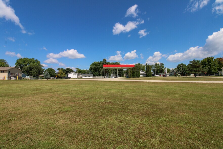 More Photos Of 107 8th Ave SW, Kasson Specialty For Sale