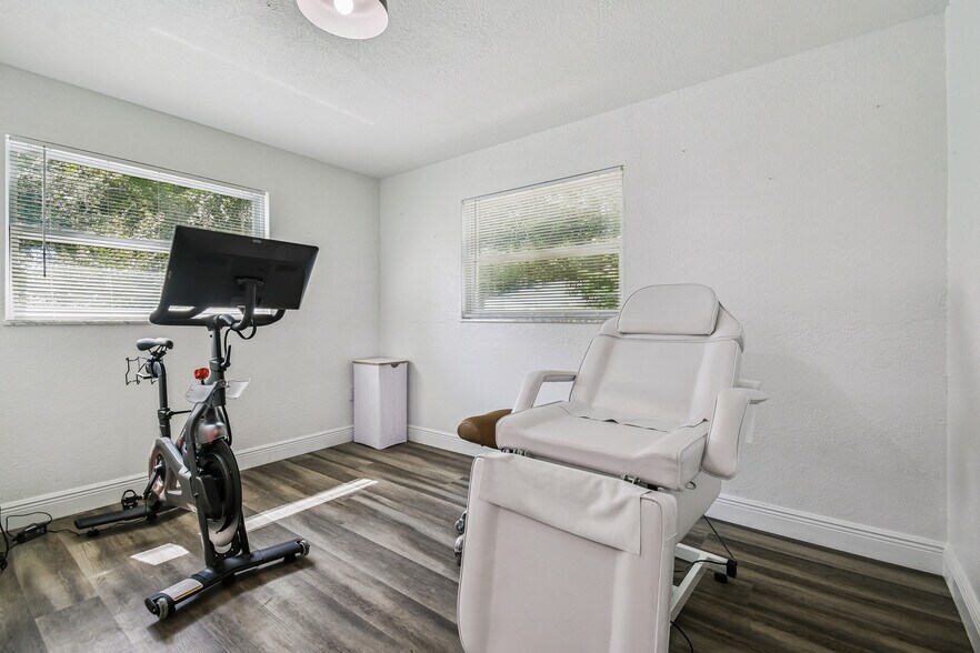 More Photos Of 5445 6th St, Zephyrhills Medical For Sale