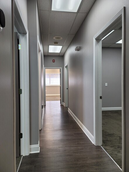 More Photos Of 15000 Madison Ave, Lakewood Office Residential For Lease