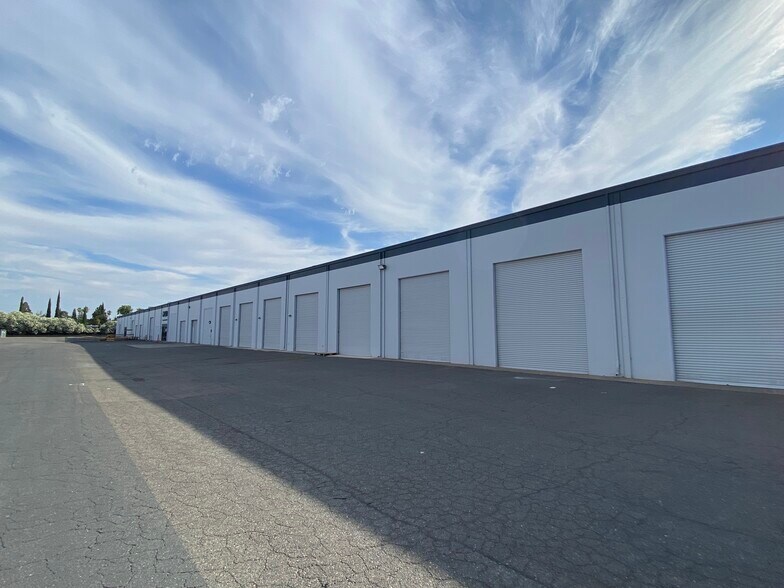 More Photos Of 10170 Croydon Way, Sacramento Distribution For Lease