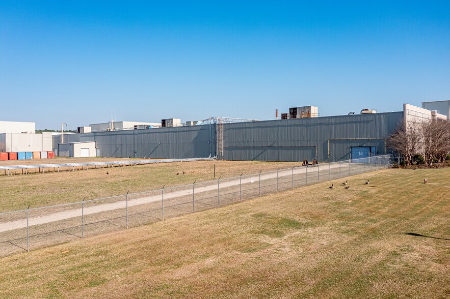 More Photos Of 411 Pegasus Pky, Lagrange Manufacturing For Lease