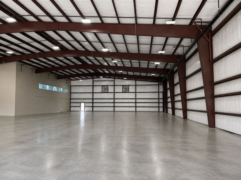 More Photos Of 1803 Rough Neck Dr, Humble Warehouse For Lease