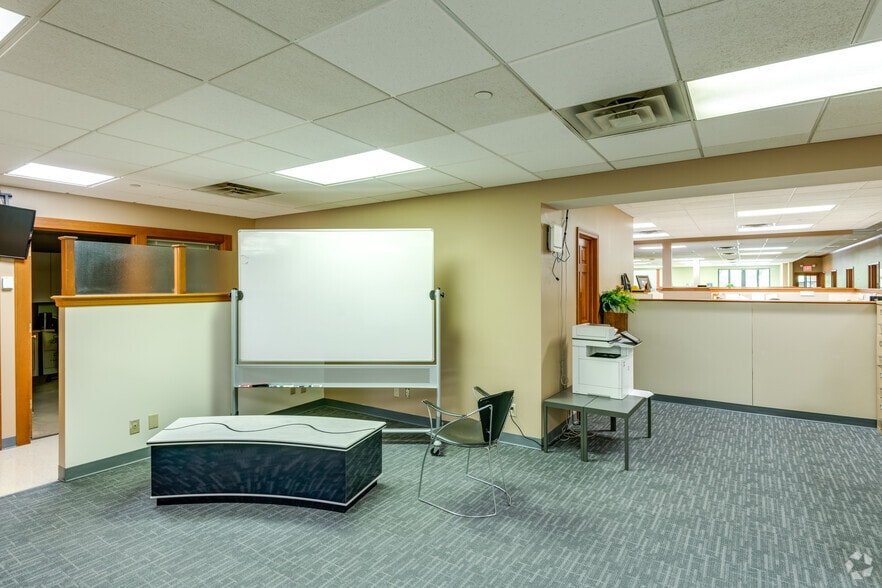 More Photos Of W139N9499 State Highway 145, Menomonee Falls Manufacturing For Sale