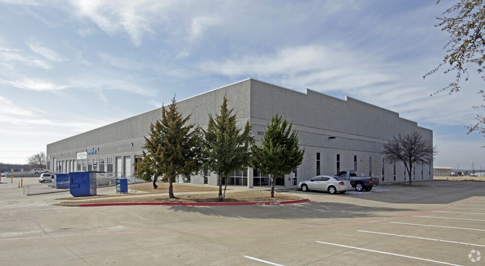 More Photos Of 1120 Eden Rd, Arlington Warehouse For Lease