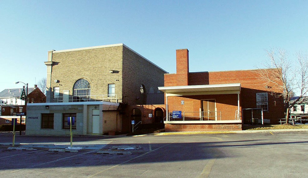 More Photos Of 2 E Main St, Mechanicsburg Office For Sale