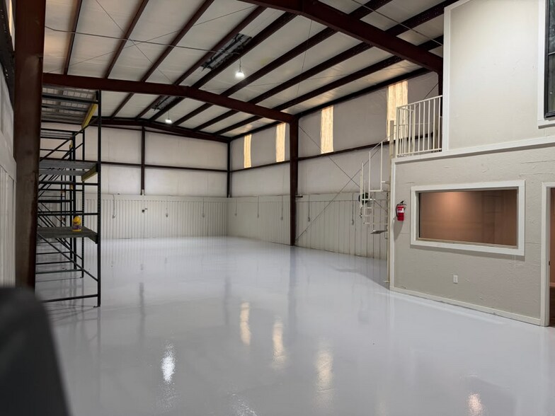 More Photos Of 5738 Hogue St, Houston Industrial For Lease