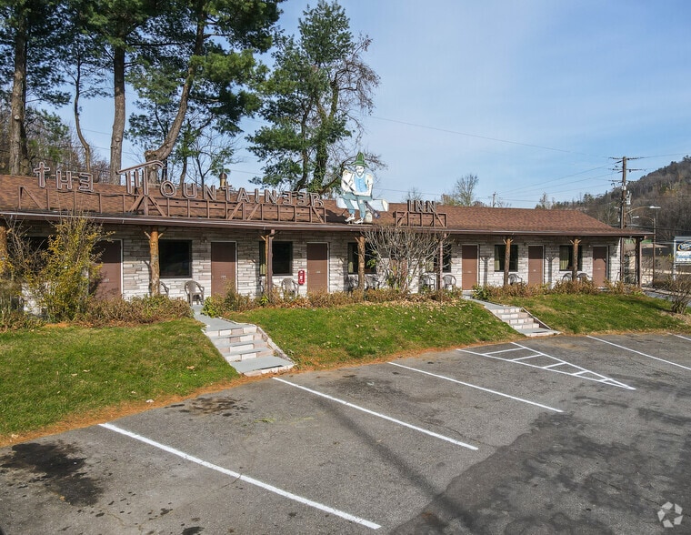 More Photos Of 155 Tunnel Rd, Asheville Hotel For Sale