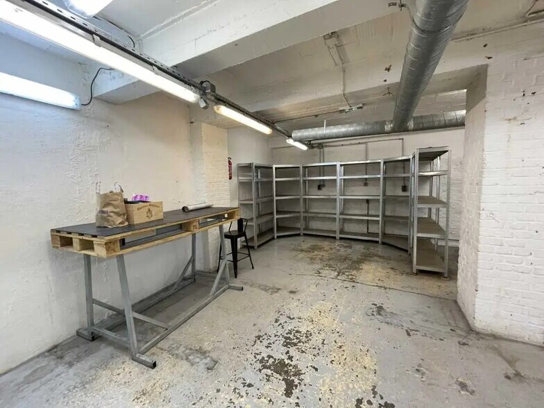 More Photos Of 27 Rue Du Moulin Joly, Paris Industrial For Lease