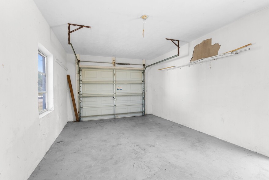 More Photos Of 11533 Spring Hill Dr, Spring Hill Office Residential For Sale