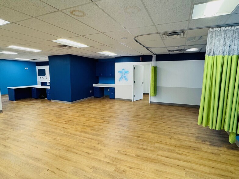 More Photos Of 603 W Broad St, Falls Church Storefront Retail Office For Lease