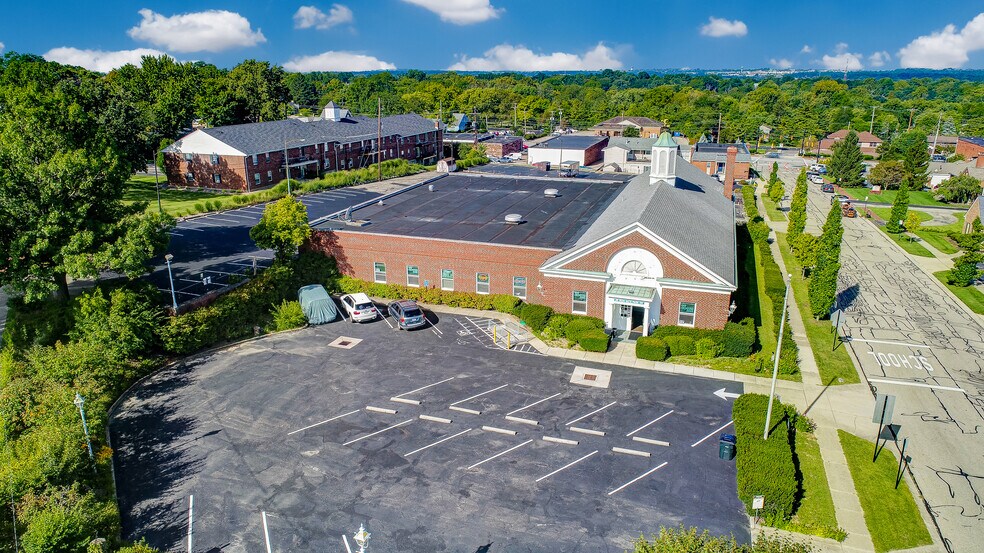 More Photos Of 20 Iron Gate Park Dr, Centerville Storefront Retail Office For Lease