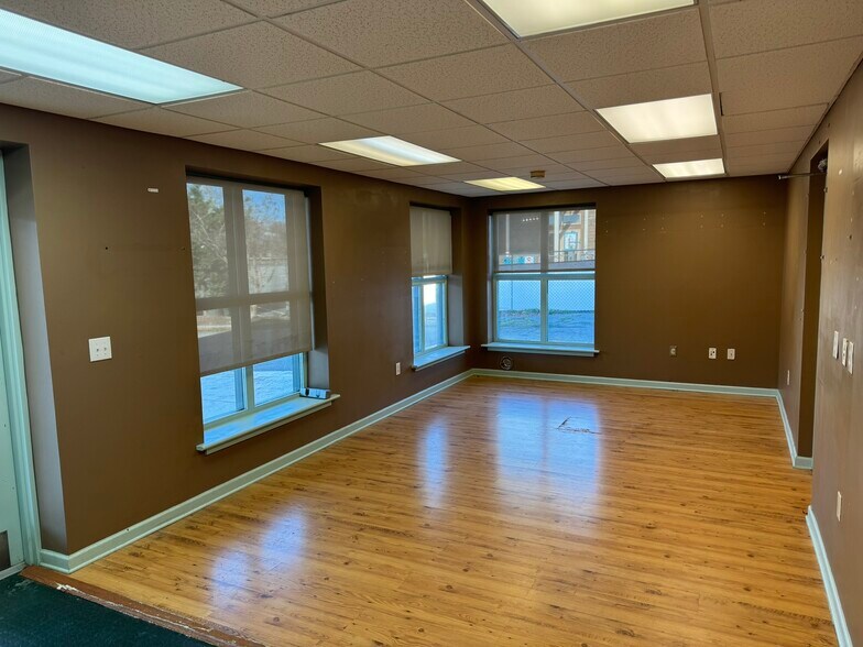 More Photos Of 1212 Battleground Ave, Greensboro Freestanding For Sale