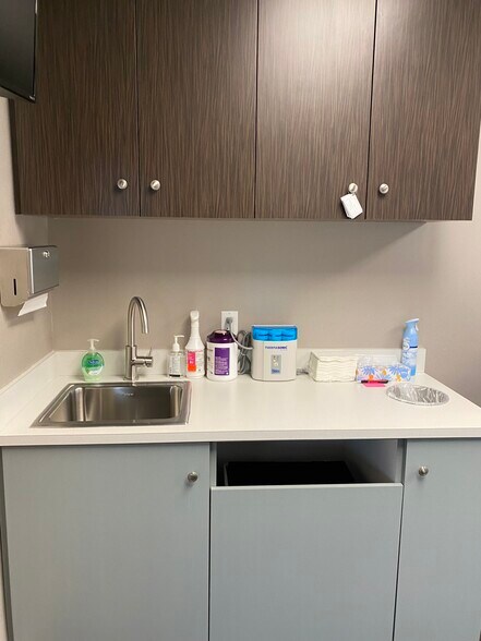 More Photos Of 12800 Middlebrook Rd, Germantown Medical For Sale