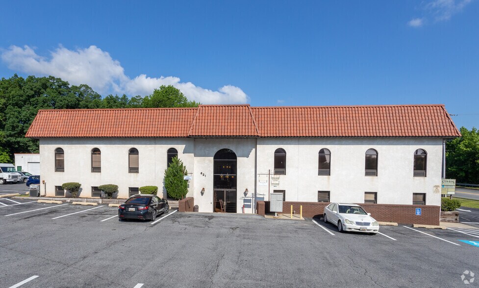 More Photos Of 621 Stemmers Run Rd, Essex Medical For Lease