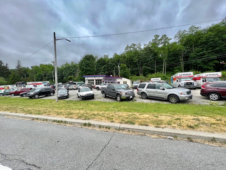 More Photos Of 315 Route 22, Pawling Showroom For Sale
