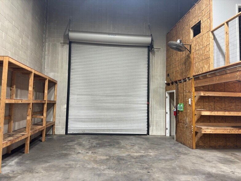 More Photos Of 4214 North Point Blvd SE, Dundalk Warehouse For Lease