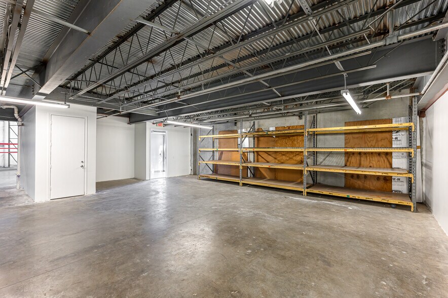 More Photos Of 1200 S Rogers Cir, Boca Raton Warehouse For Lease